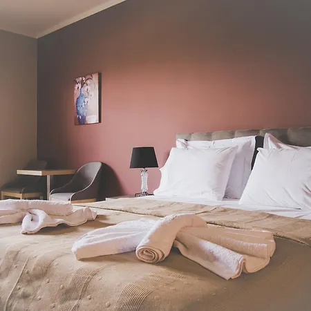 Bed & Breakfast Phaedra Suites *
