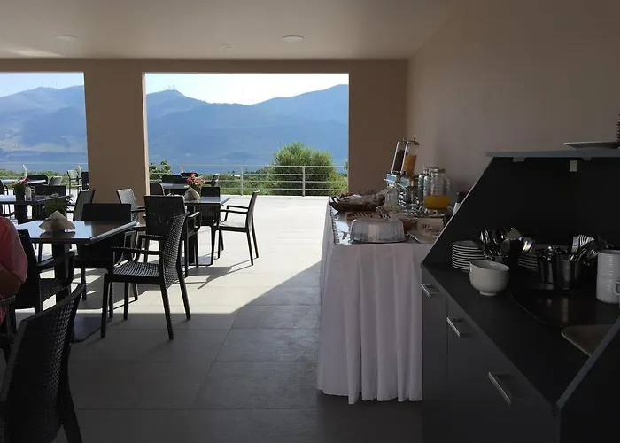 Hotell Phaedra Suites *